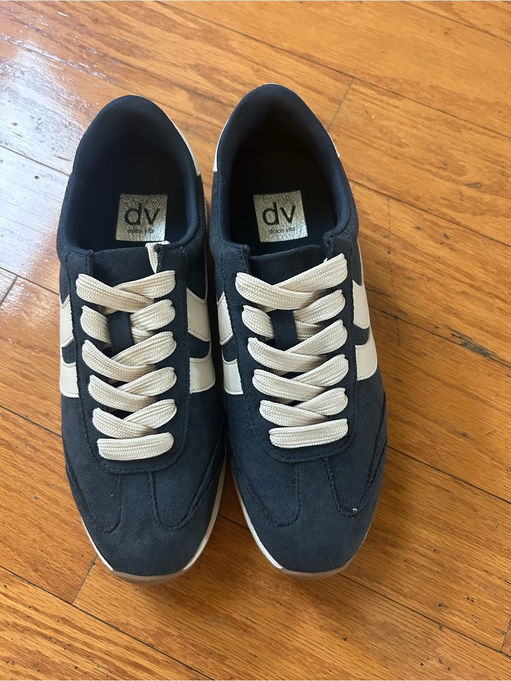 NEW dv by Dolce Vita memory foam women Casual Sneakers